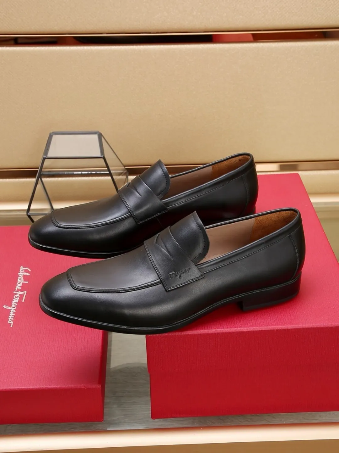 Factory P620💰🔥《Ferragamo》👏Latest•High-end top brand luxury~purchasing agent, top~quality. New fashionable business men's shoes🔜The uppers are made of original open-edge beaded cowhide➕cowhide·lining, with fine workmanship. The original stylish and soft combination wear-resistant and non-slip outsole is light and comfortable on the feet. The real thing looks better in real life. Size: 38/44